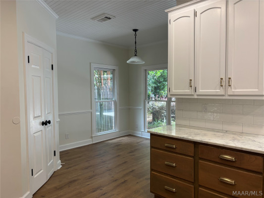 8618 STURBRIDGE Drive