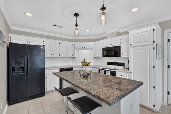 8212 Parkview Court