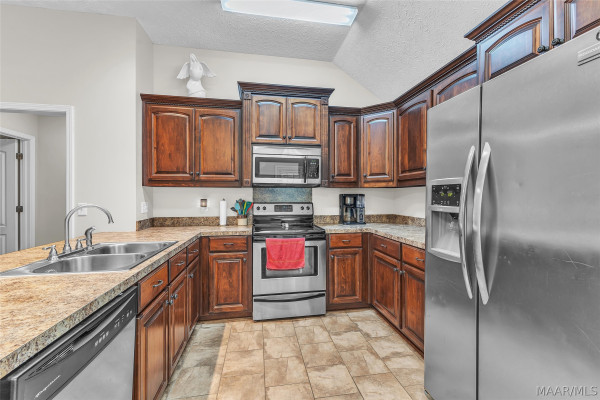 190 RIDGEVIEW Drive