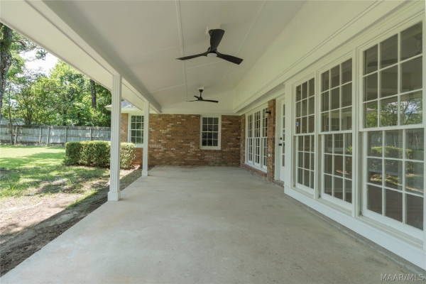 2220 E ABERDEEN Drive