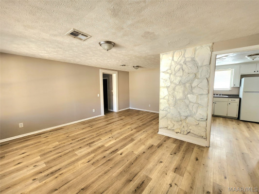 102 White Oak Drive