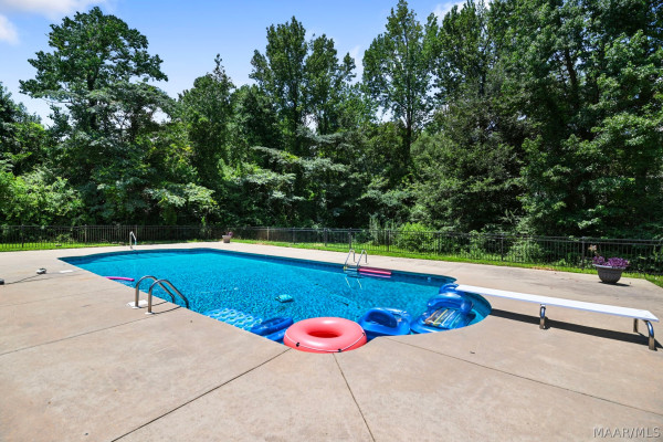737A N Memorial Drive