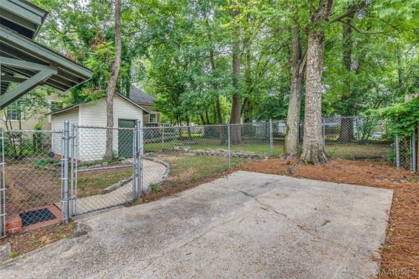 2435 E Cloverdale Park