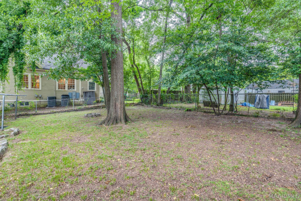 2435 E Cloverdale Park