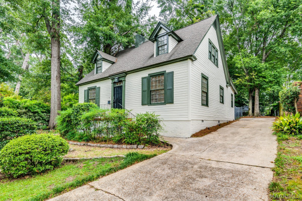 2435 E Cloverdale Park