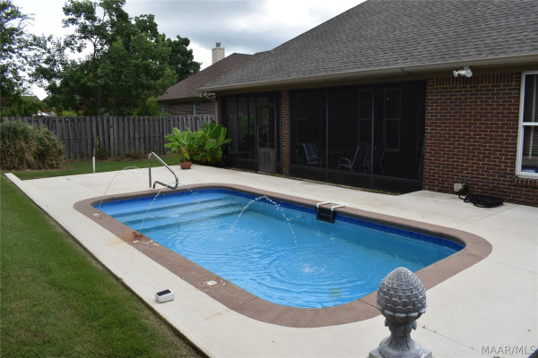 8345 Grayson Grove