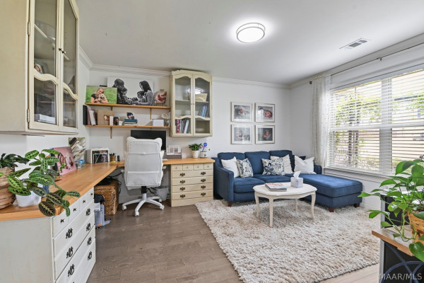 1129 Benjamin Way