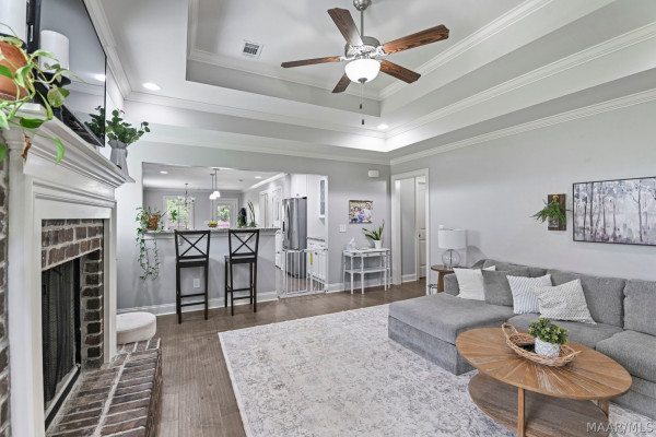 1129 Benjamin Way
