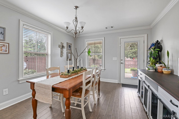 1129 Benjamin Way