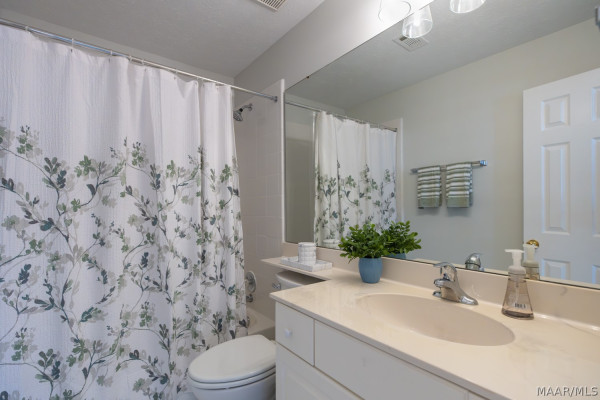 2615 Queens Hollow Court