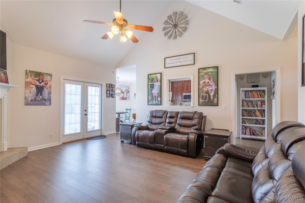 2009 VONICA ROSE Street