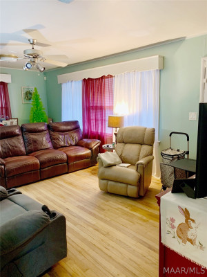 3235 WILLOW LANE Drive
