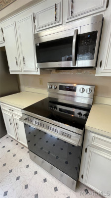 6125 WILLOW GLEN Drive