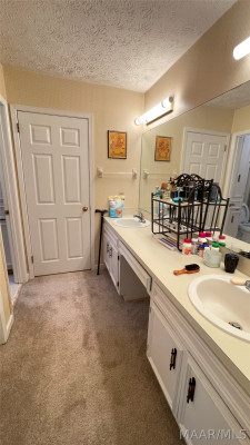 6125 WILLOW GLEN Drive