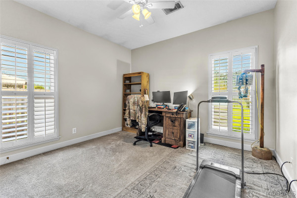 586 INGLESIDE Way