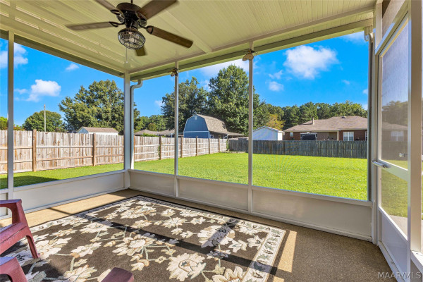 586 INGLESIDE Way