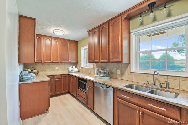 126 OAKLAND Drive