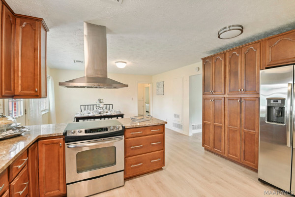 126 OAKLAND Drive