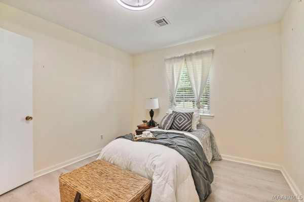 126 OAKLAND Drive
