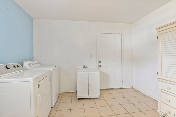 126 OAKLAND Drive