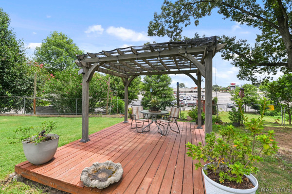 126 OAKLAND Drive