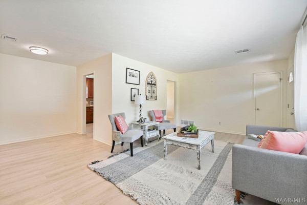 126 OAKLAND Drive