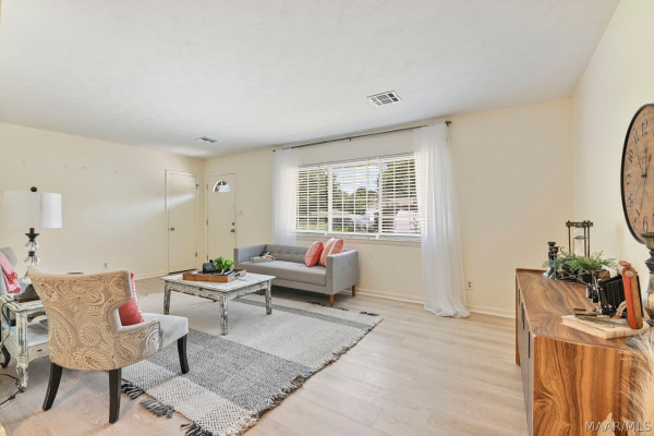 126 OAKLAND Drive
