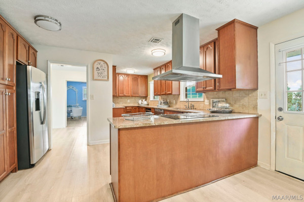 126 OAKLAND Drive