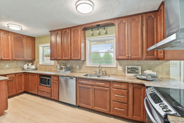 126 OAKLAND Drive