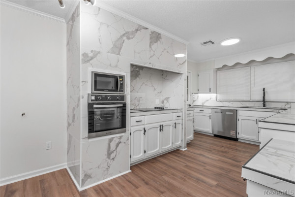 3643 FERNWAY Drive