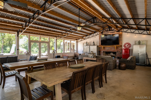 2810 Tanglewood Drive