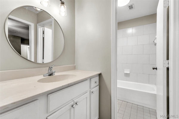 532 Lynnhurst Court