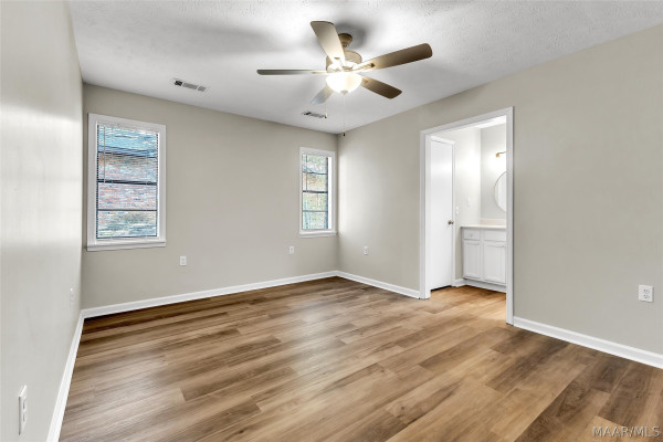 532 Lynnhurst Court