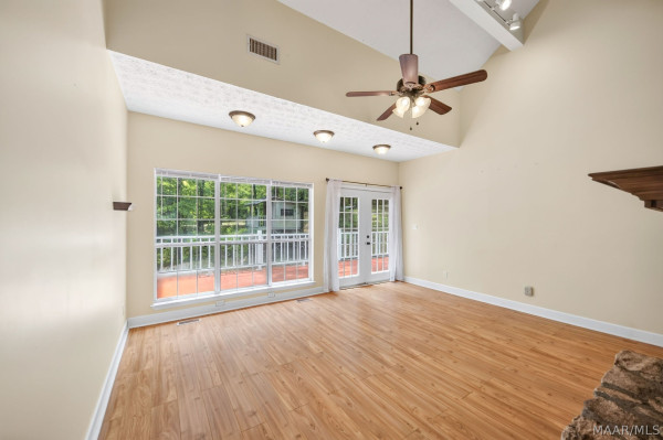 270 W Central Road