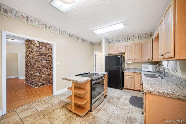 270 W Central Road