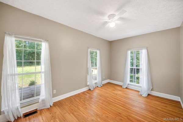 270 W Central Road