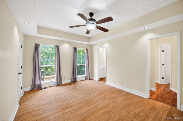 270 W Central Road
