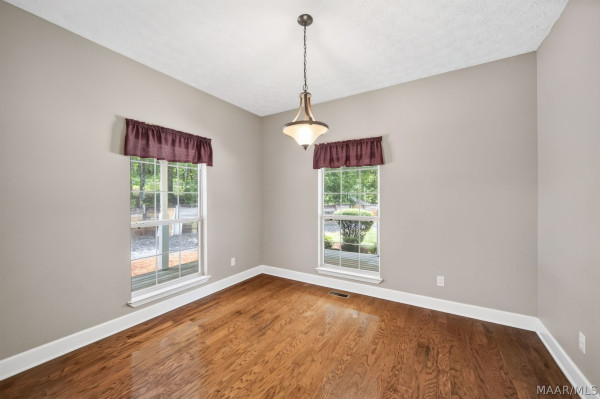 270 W Central Road