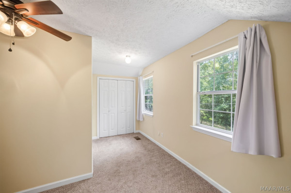 270 W Central Road