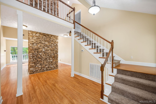 270 W Central Road