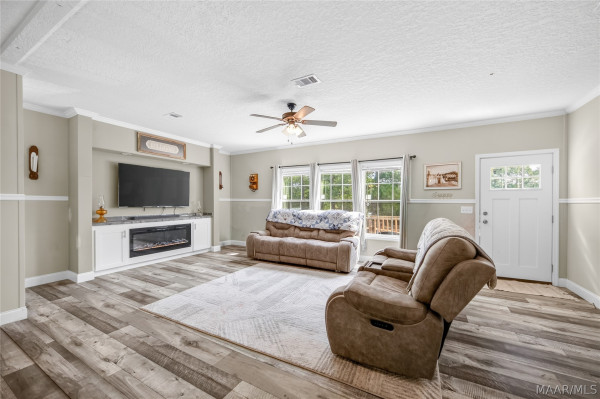 2945 Highway 82 . W