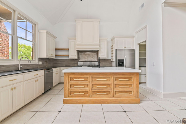 8613 Lillian Place