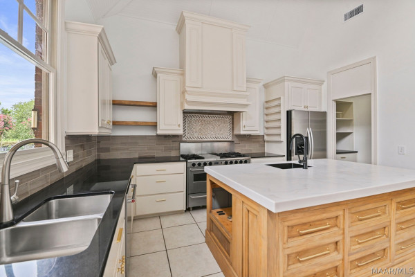 8613 Lillian Place