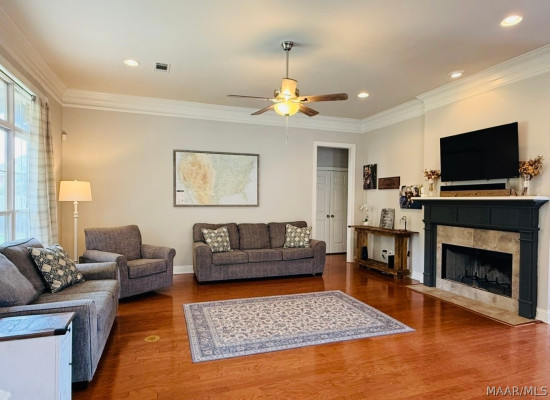 9767 Farnham Drive