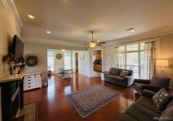 9767 Farnham Drive