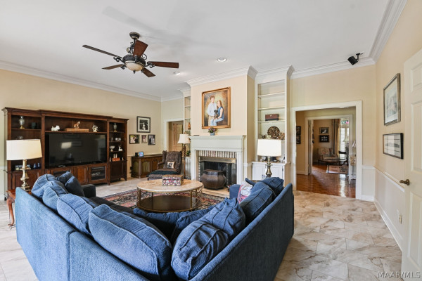 2147 VAUGHN Lane