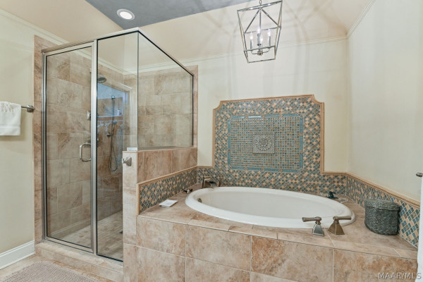 2147 VAUGHN Lane