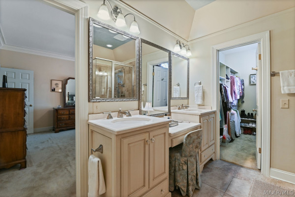 2147 VAUGHN Lane