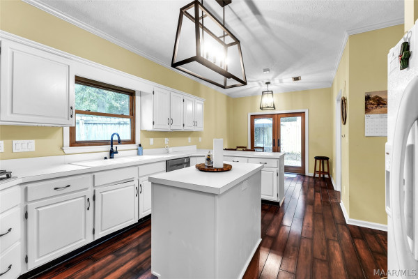 1400 MIDLANE Court