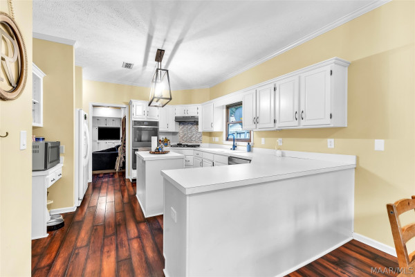 1400 MIDLANE Court